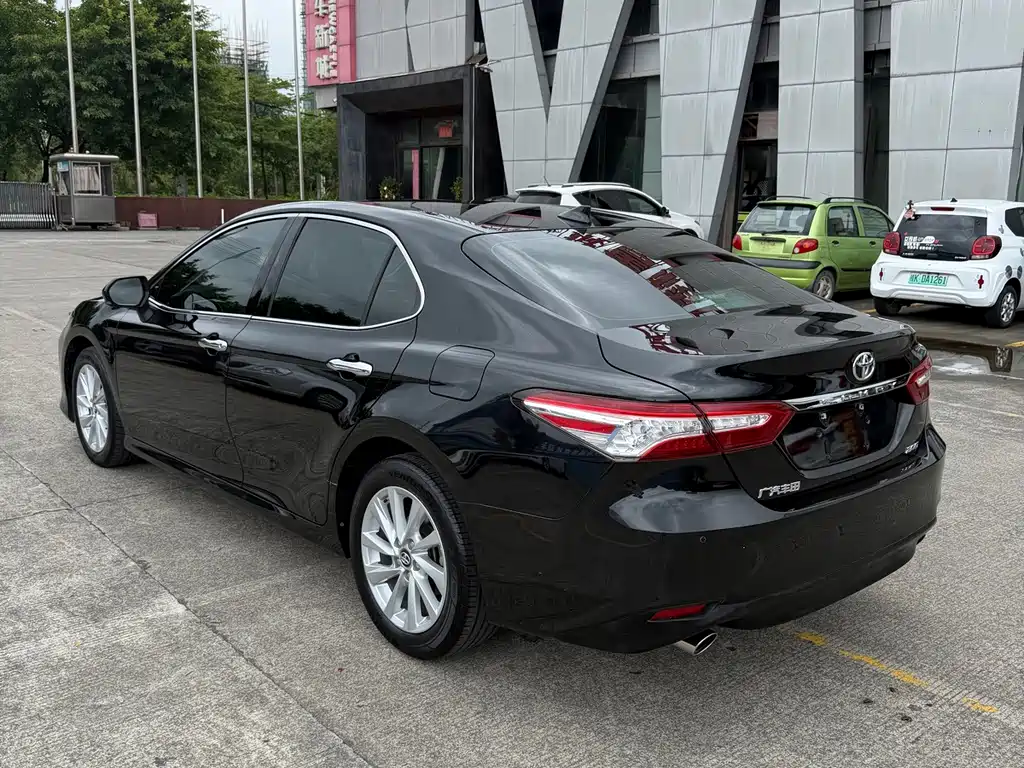 Toyota Camry 2022 — фото 6