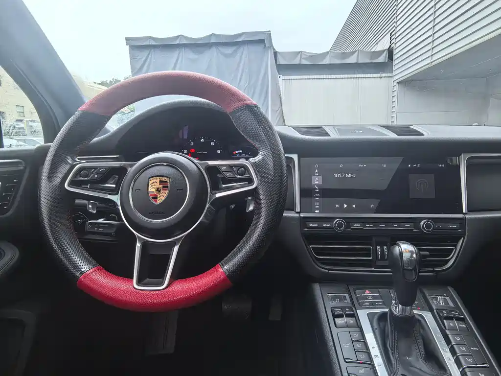 Porsche Macan 2019 — фото 12