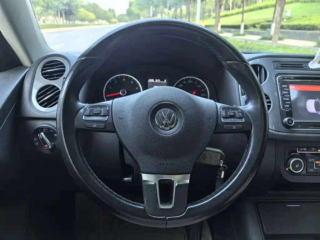 Volkswagen Tiguan 2013 — фото 13