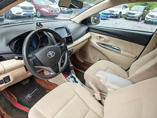 Toyota Yaris L 2014