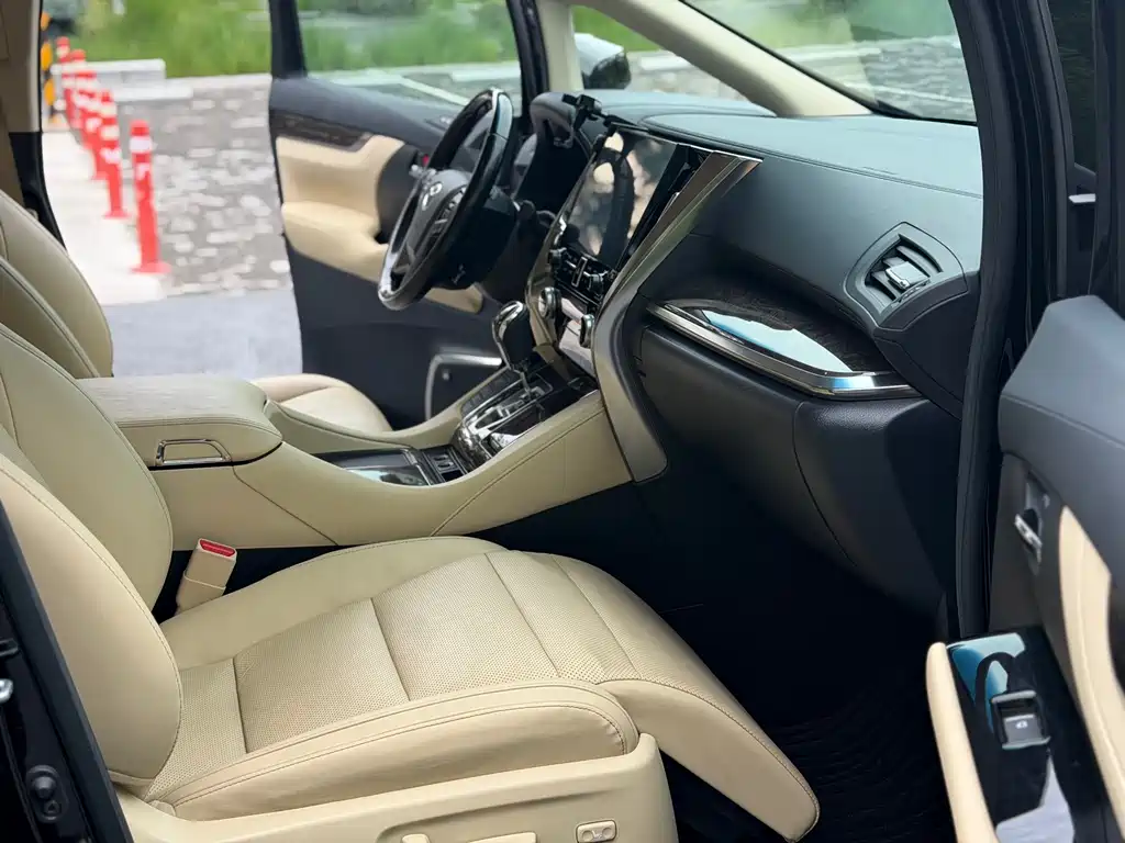 Toyota Alphard 2021 — фото 10