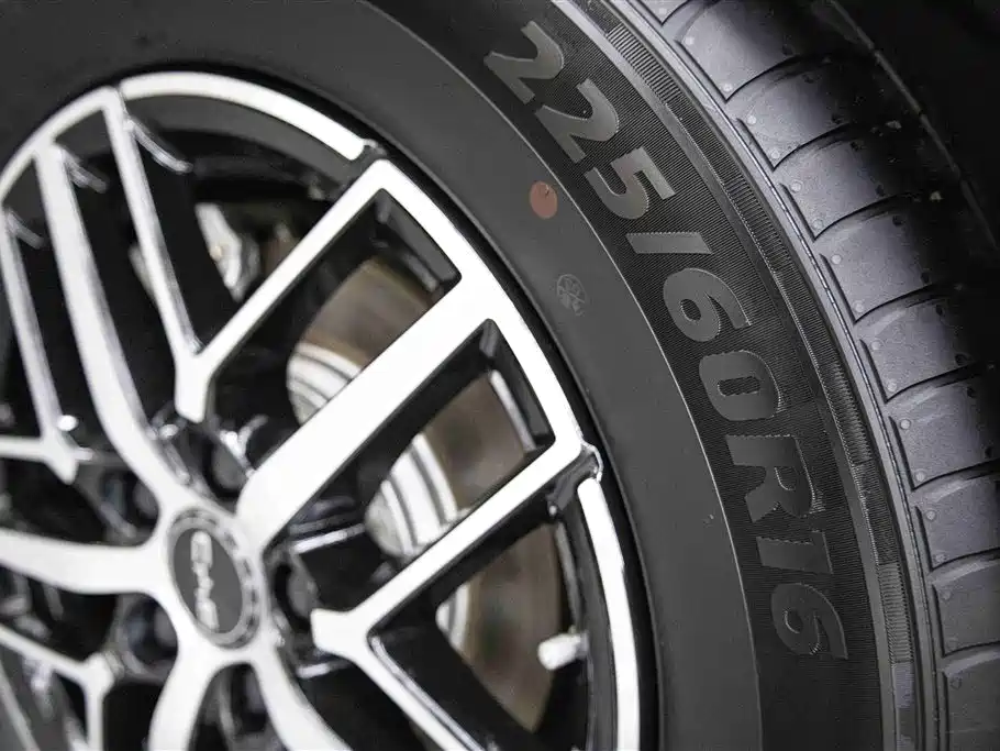 BYD Seal 05 DM-i 2025 — фото 13