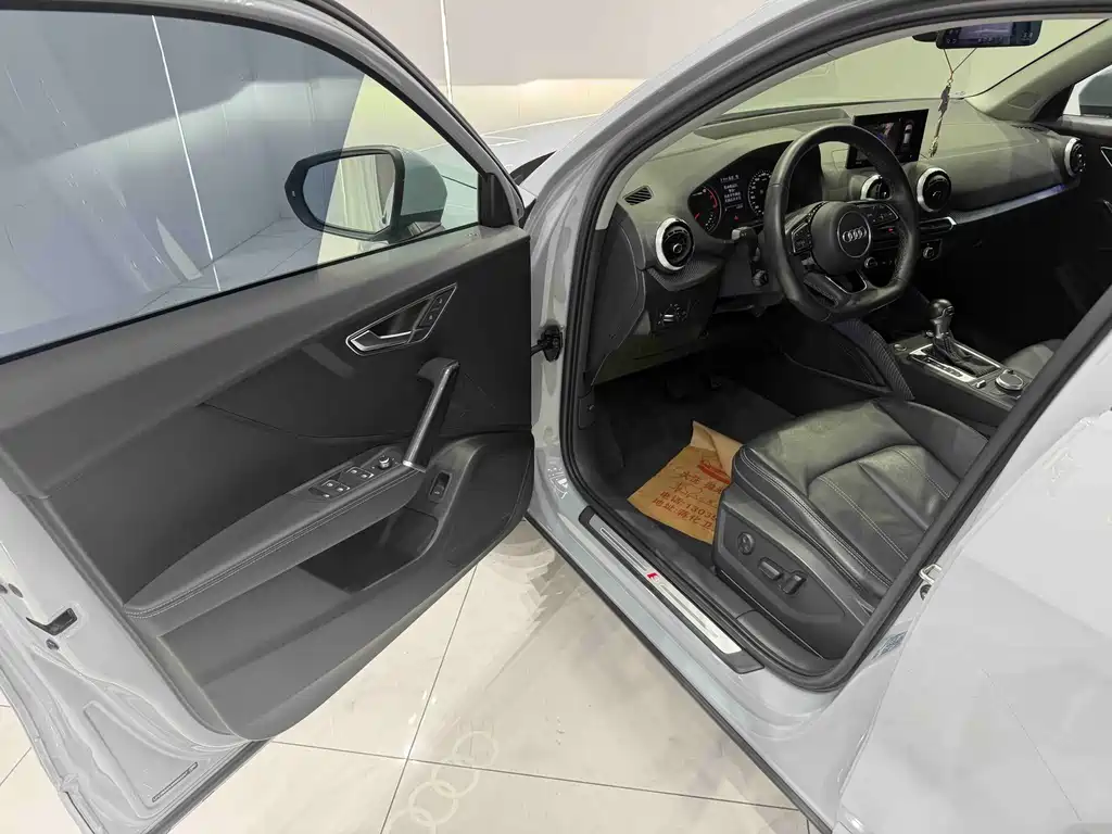 Audi Q2L 2023
