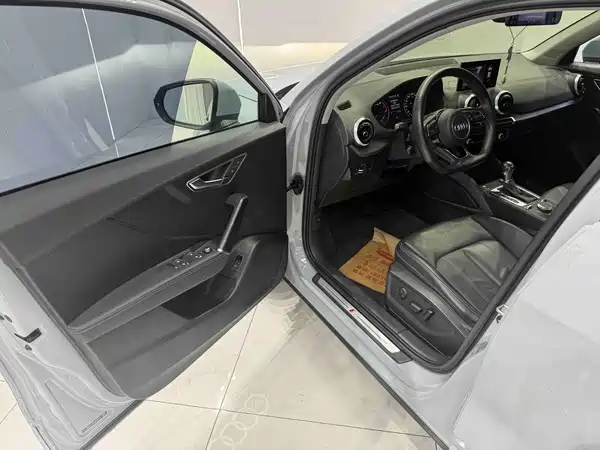 Audi Q2L 2023