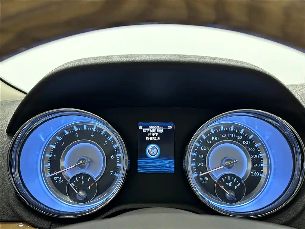 Chrysler 300C 2015 — фото 21