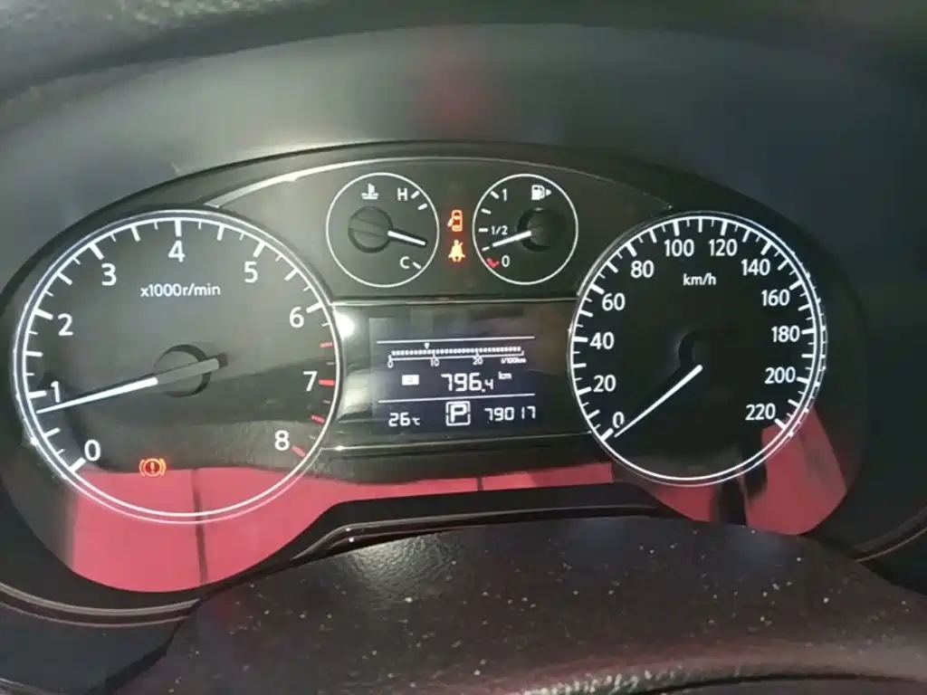 Nissan Tiida 2015 — фото 12
