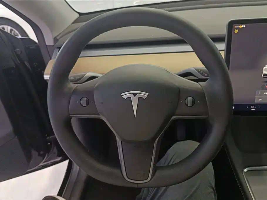 Tesla Model Y 2022 — фото 15