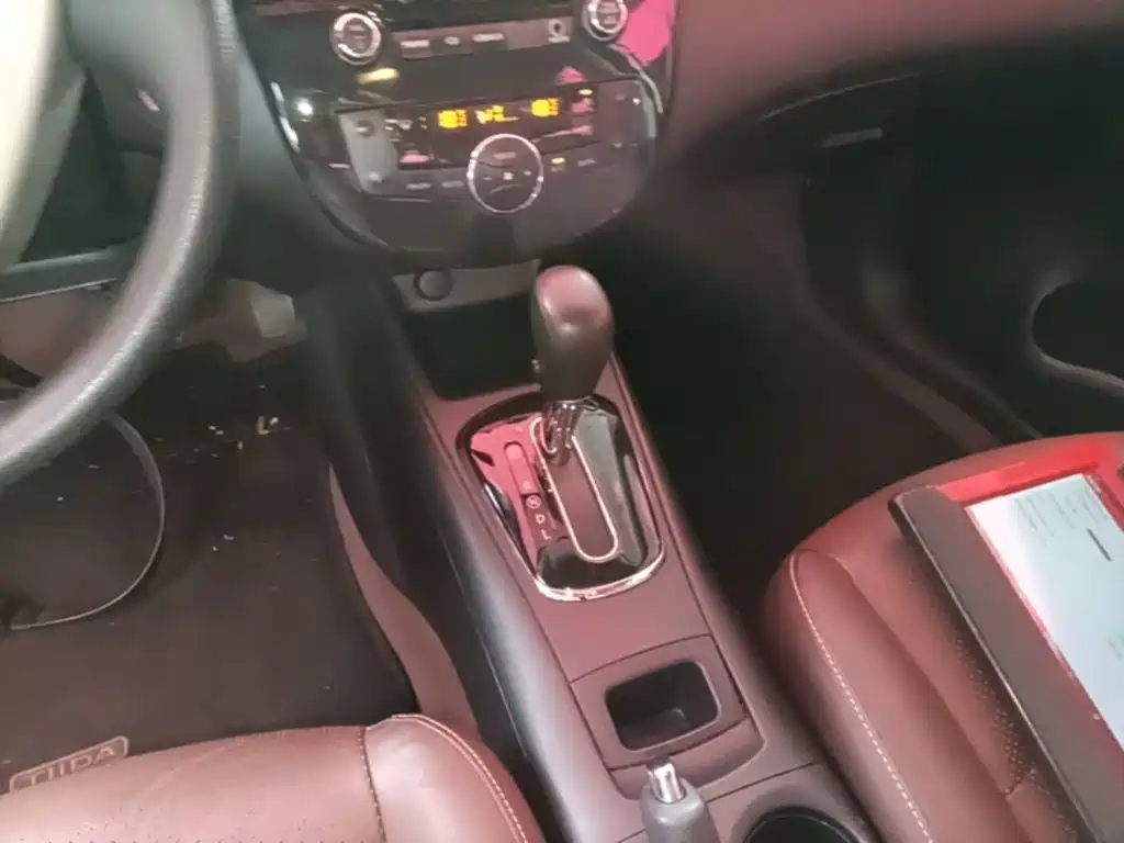 Nissan Tiida 2015 — фото 14
