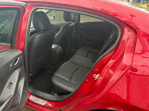 Mazda 3 Axela 2015