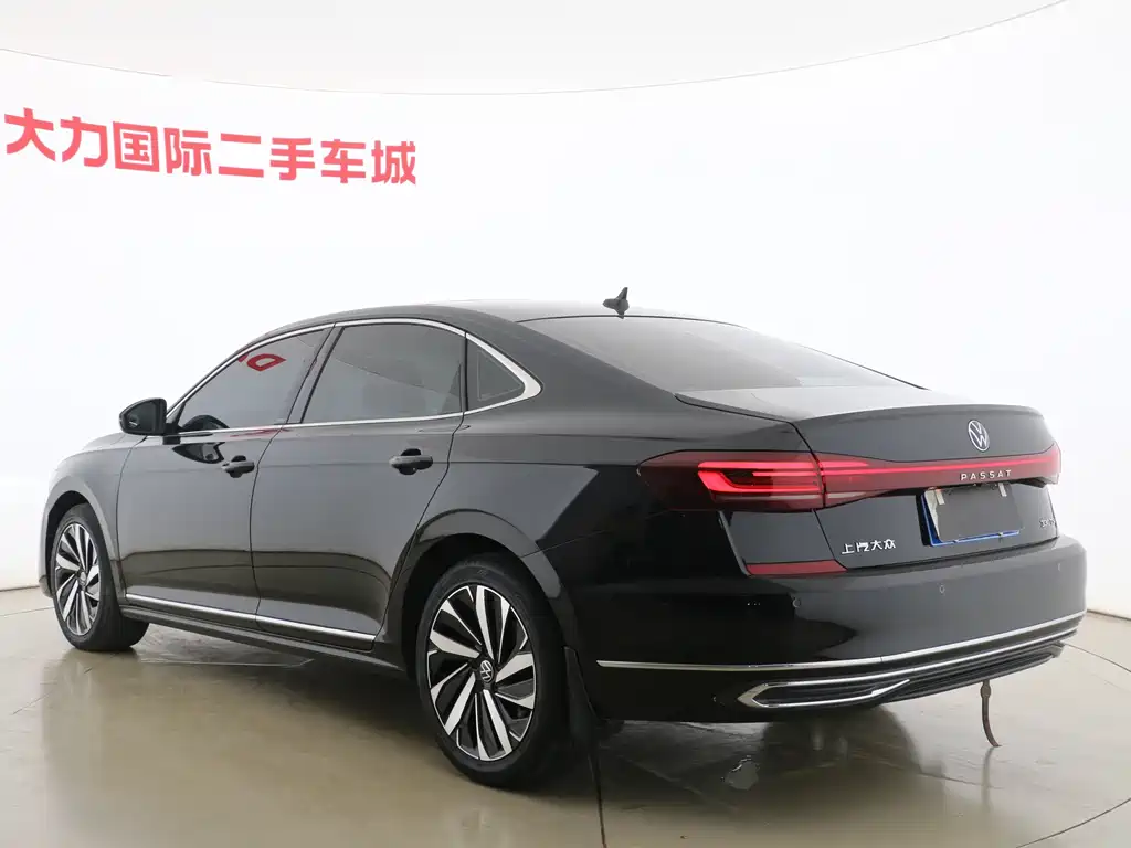 Volkswagen Passat 2023 — фото 15