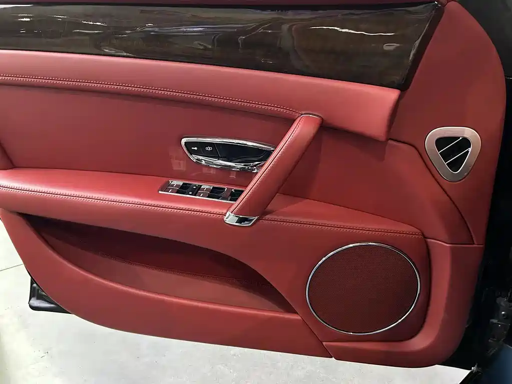 Bentley Flying Spur 2019 — фото 14