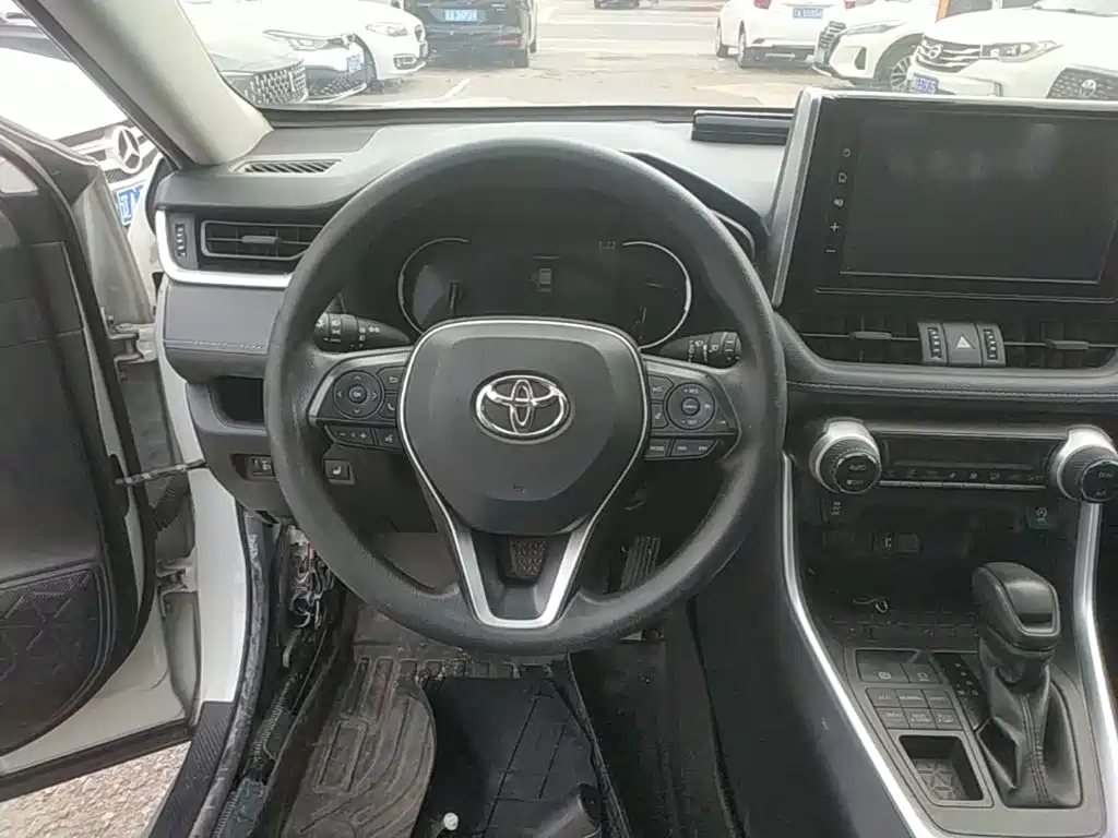 Toyota RAV4 2020 — фото 11