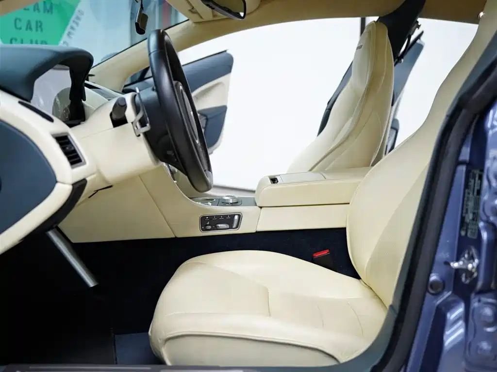 Aston Martin Rapide 2011 — фото 21