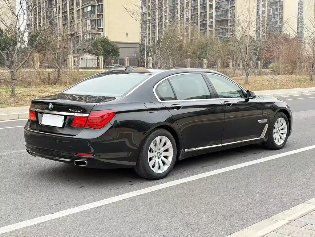 BMW 7 Series 2011 — фото 5