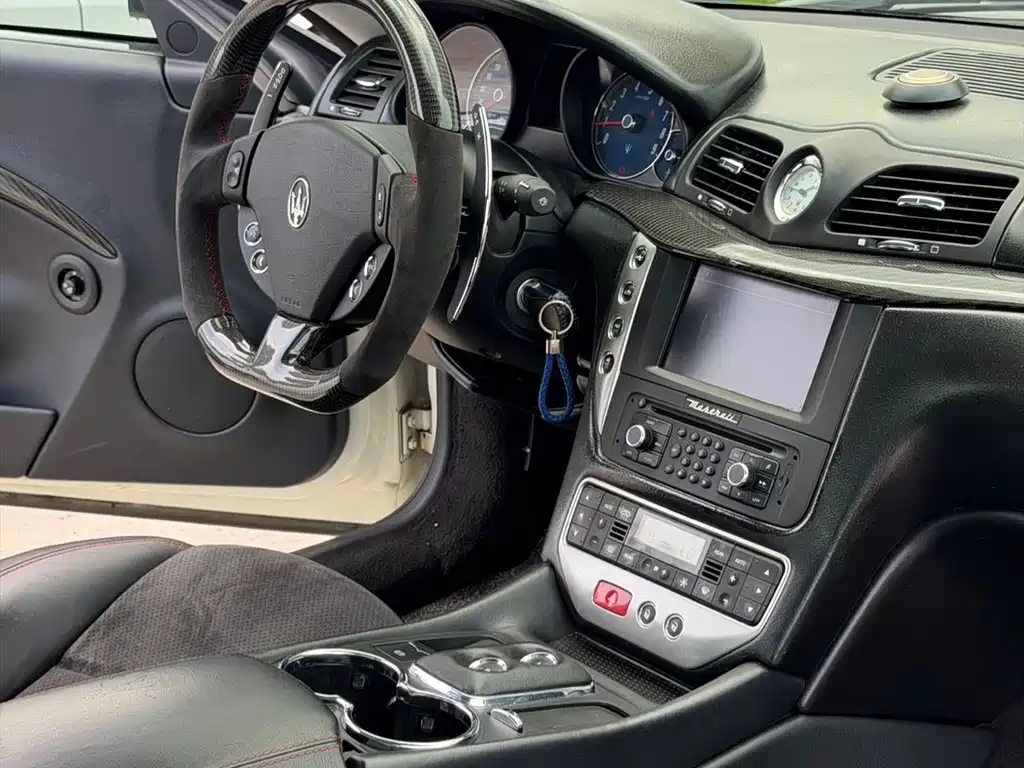 Maserati GranTurismo 2013 — фото 10