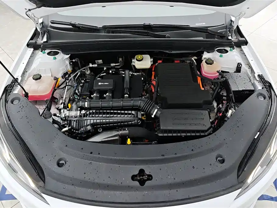 BYD Seal 05 DM-i 2025 — фото 10