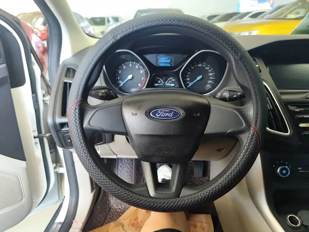 Ford Focus 2018 — фото 13