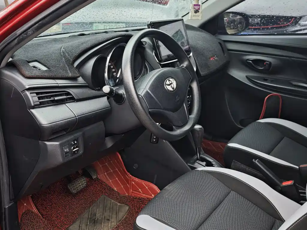Toyota Yaris L 2021 — фото 6