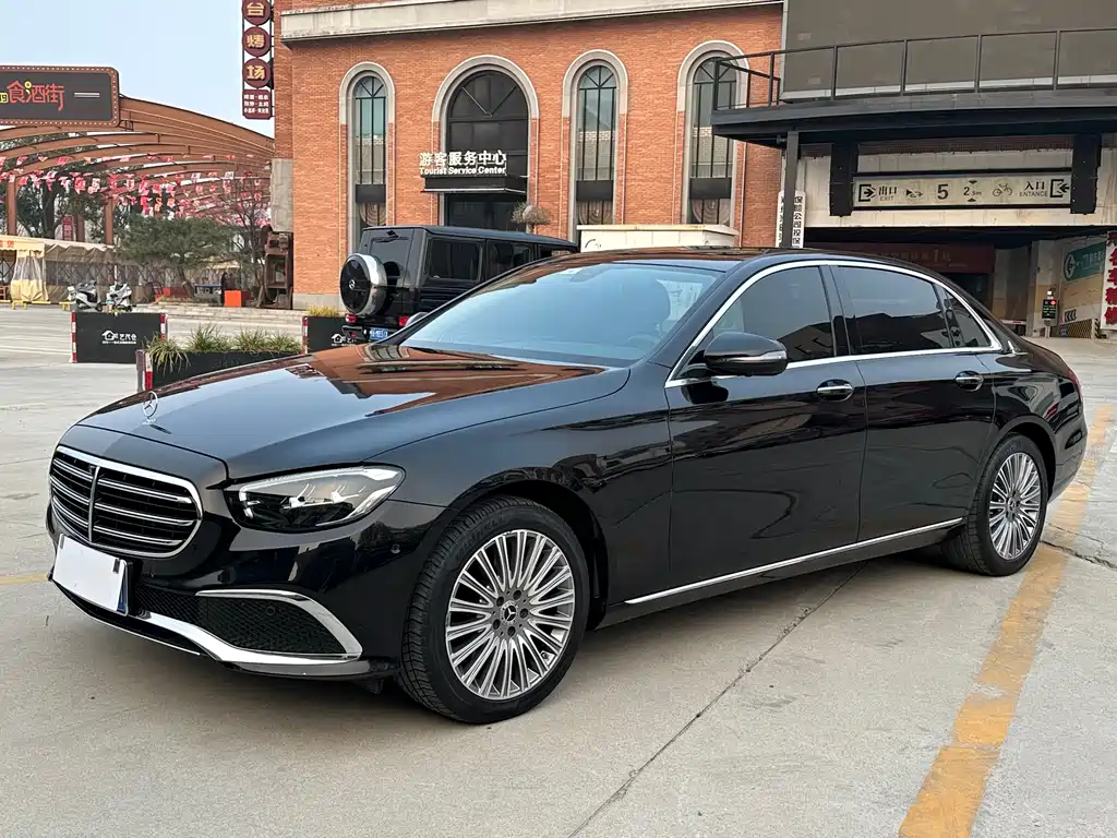 Mercedes-Benz E-Class 2022 — фото 1