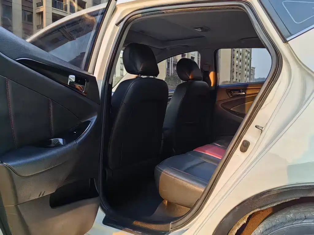 Changan Eado XT 2015 — фото 6