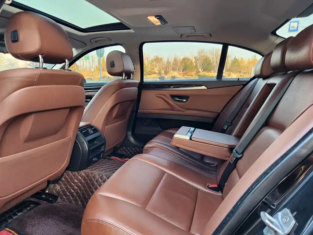 BMW 5 Series 2015 — фото 14
