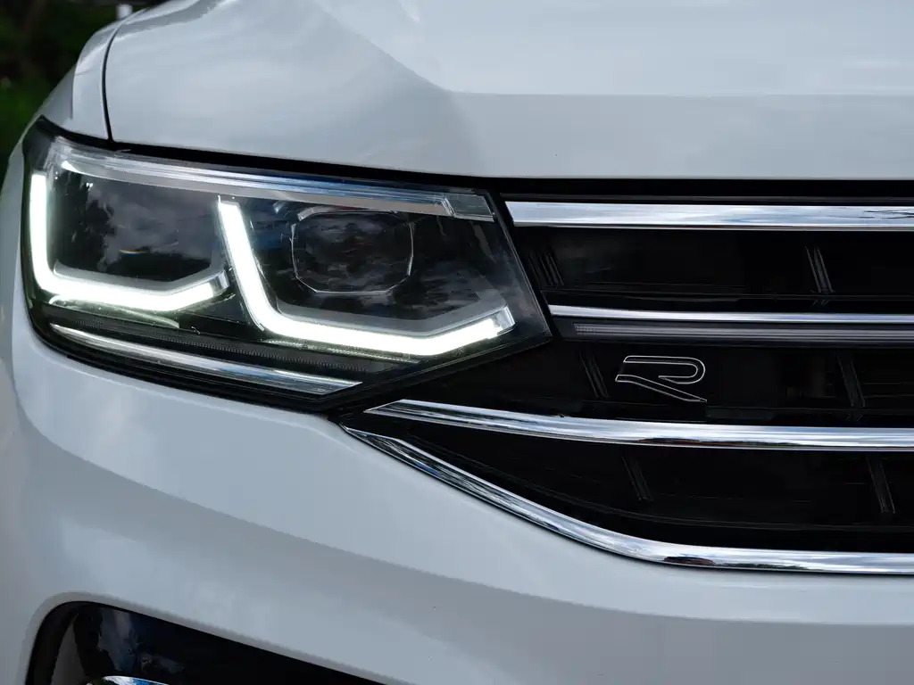 Volkswagen Tiguan L 2023 — фото 4