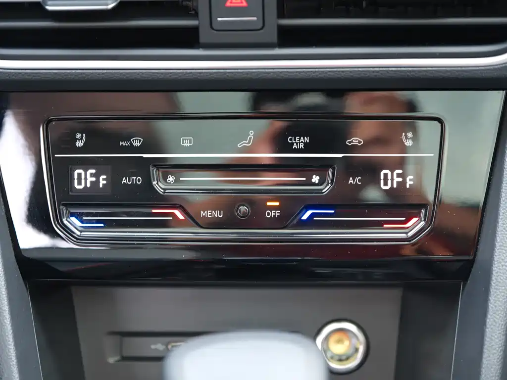 Volkswagen Tiguan L 2023 — фото 15