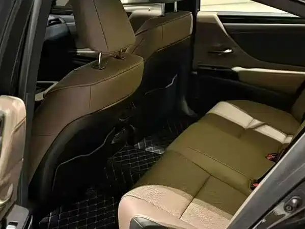 Lexus ES 2023