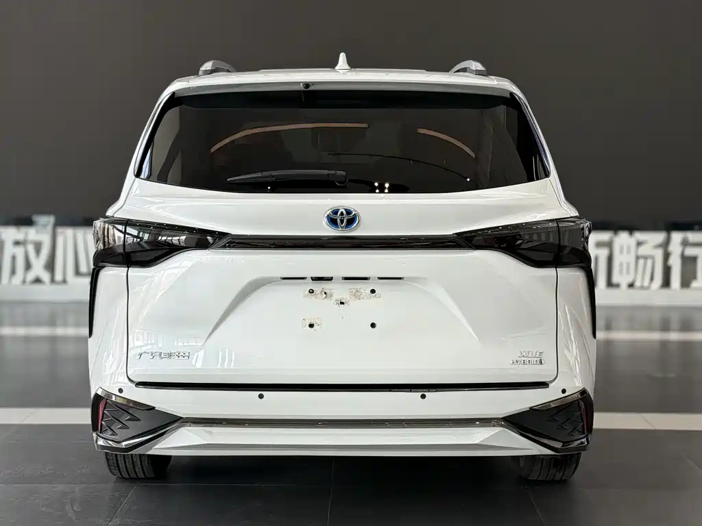 Toyota Sienna 2023 — фото 6