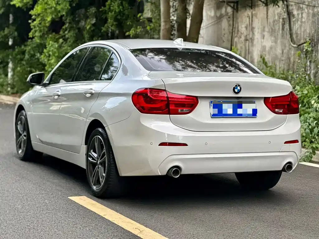 BMW 1 Series 2022 — фото 10