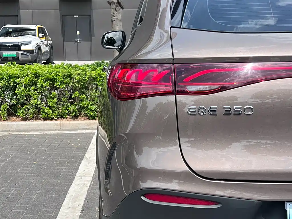 Mercedes-Benz EQE SUV 2023 — фото 9