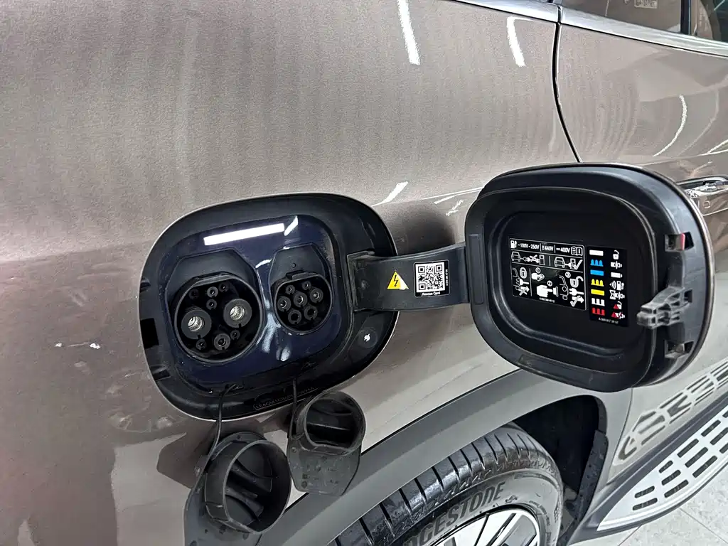 Mercedes-Benz EQE SUV 2023 — фото 24