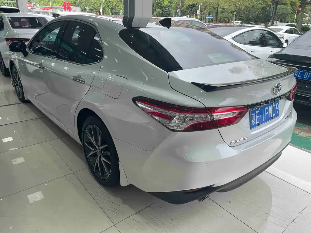 Toyota Camry 2022 — фото 3