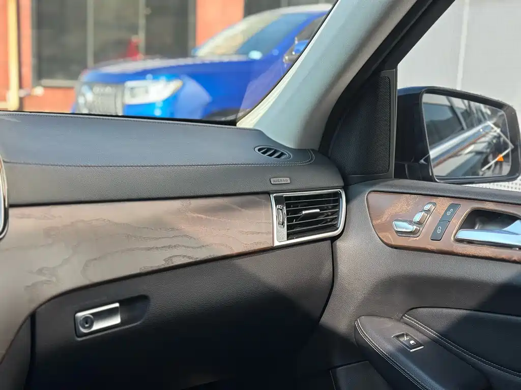 Mercedes-Benz GLE 2018 — фото 25