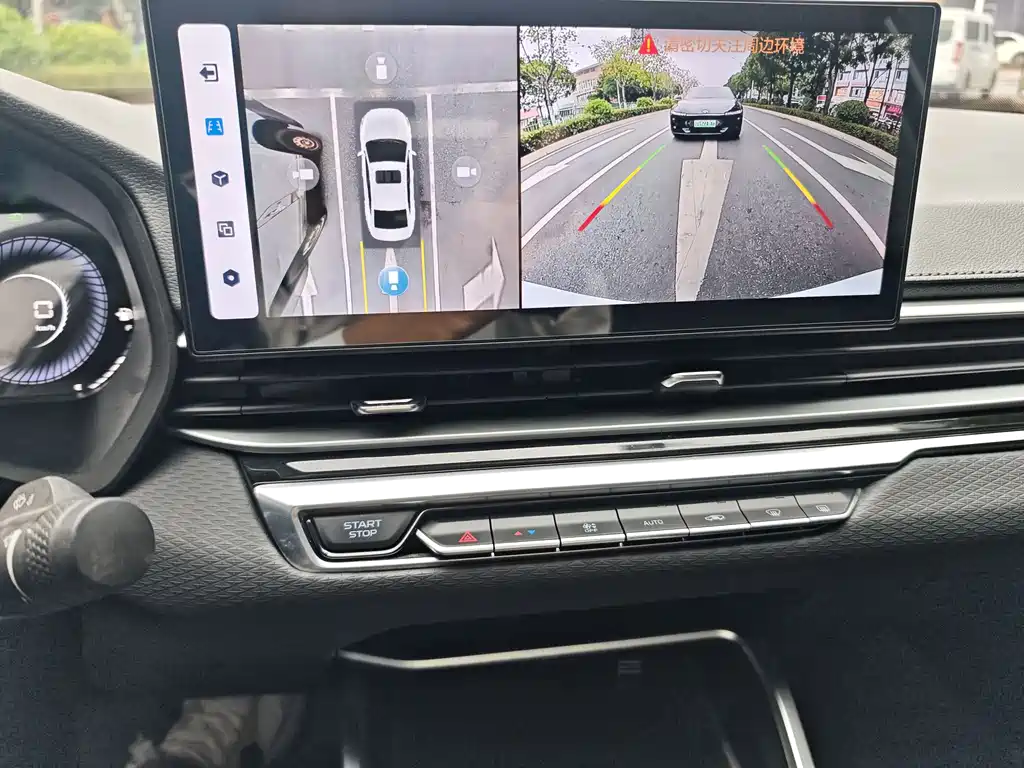 Geely Emgrand 2024