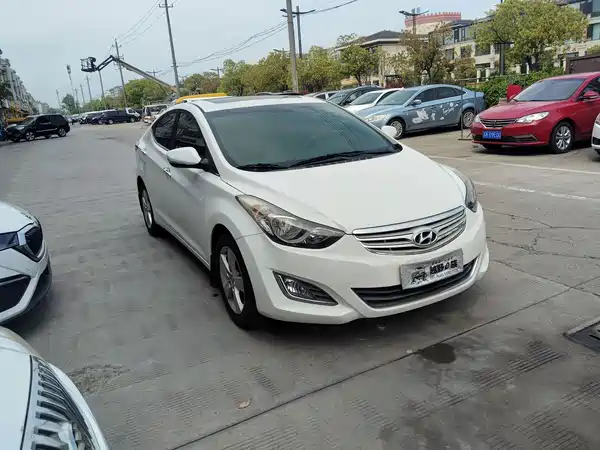 Hyundai Elantra Langdong 2012