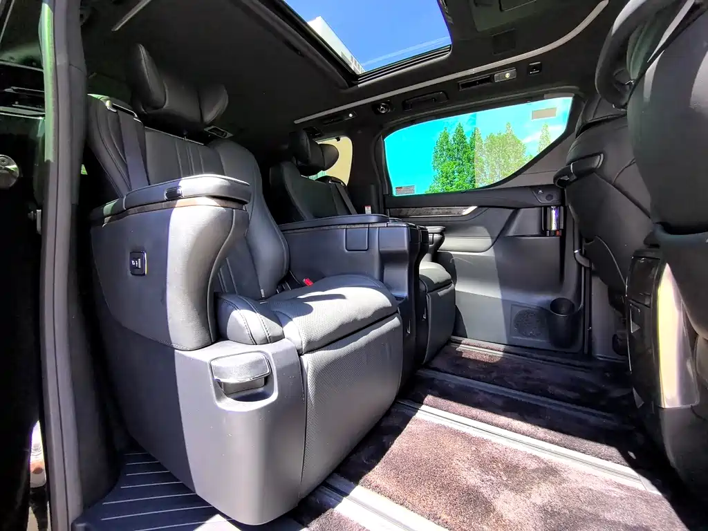 Toyota Alphard 2021 — фото 21
