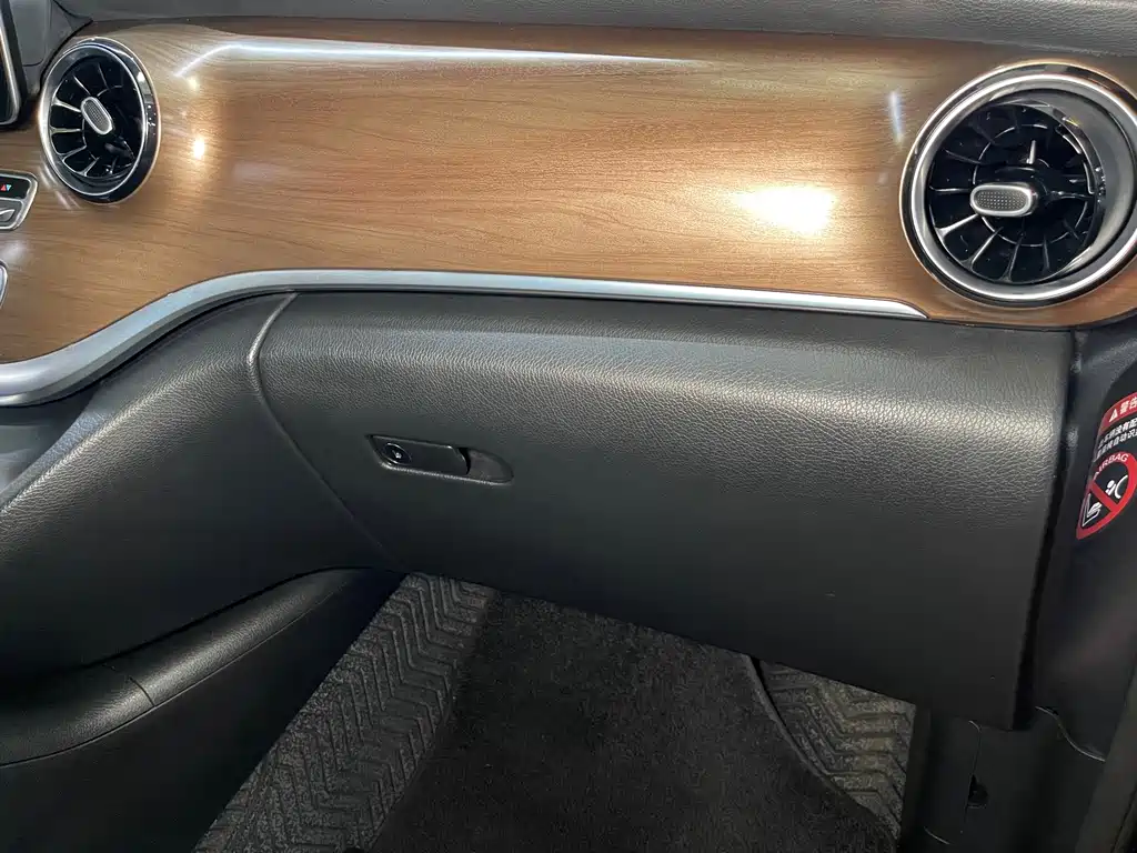Mercedes-Benz V-Class 2022 — фото 18