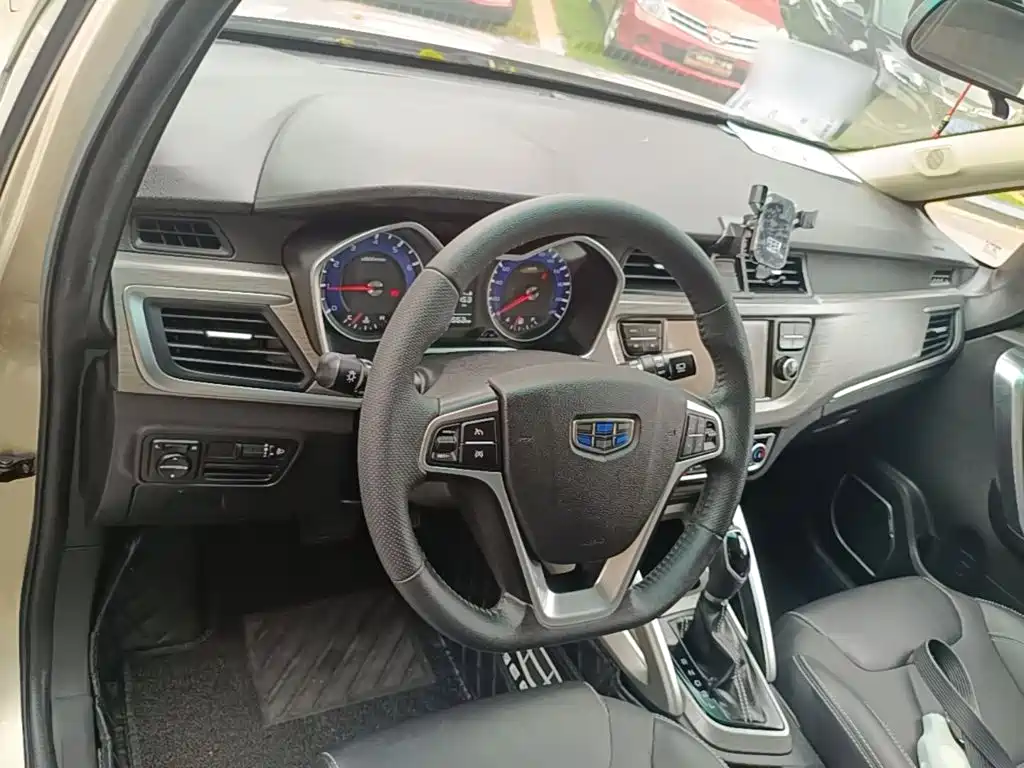 Geely Vision X3 2018 — фото 10