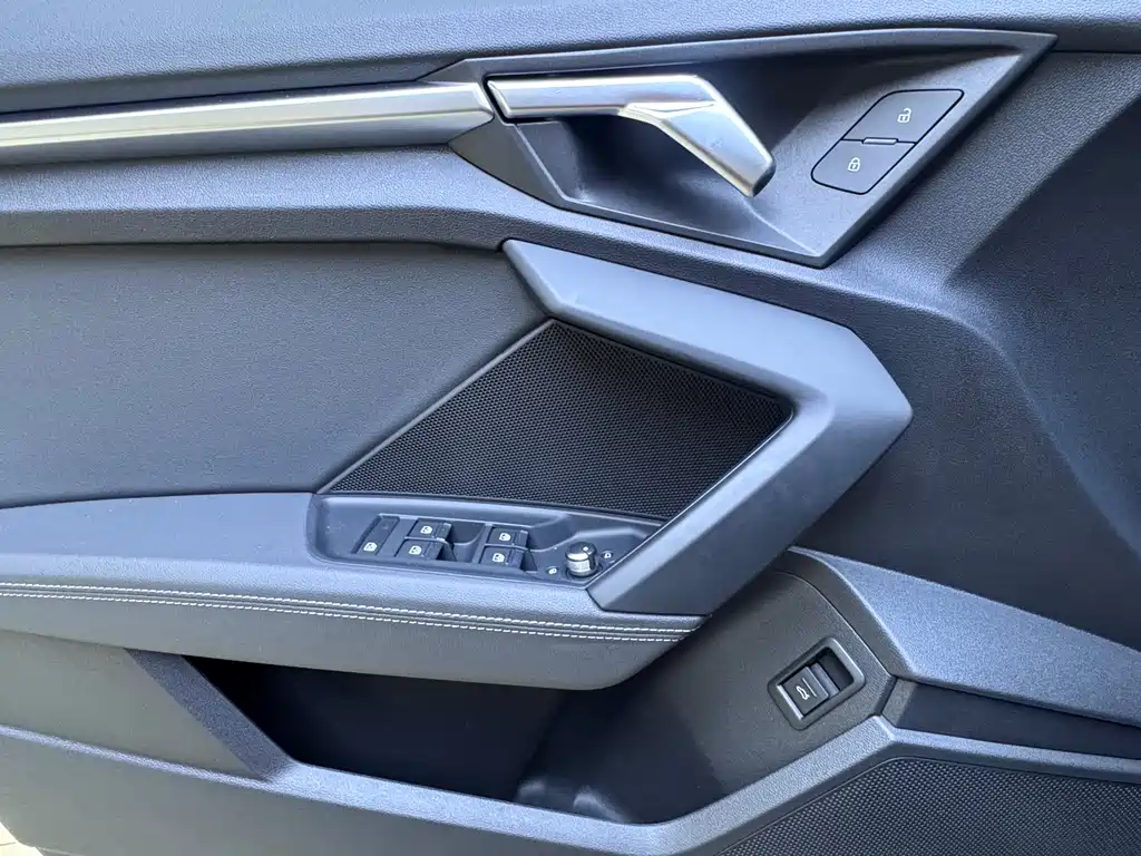 Audi A3 2023 — фото 18