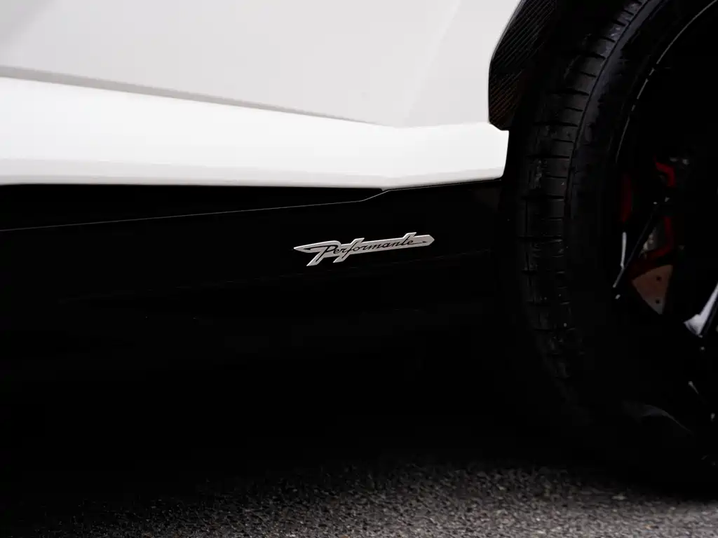 Lamborghini Urus 2023 — фото 14