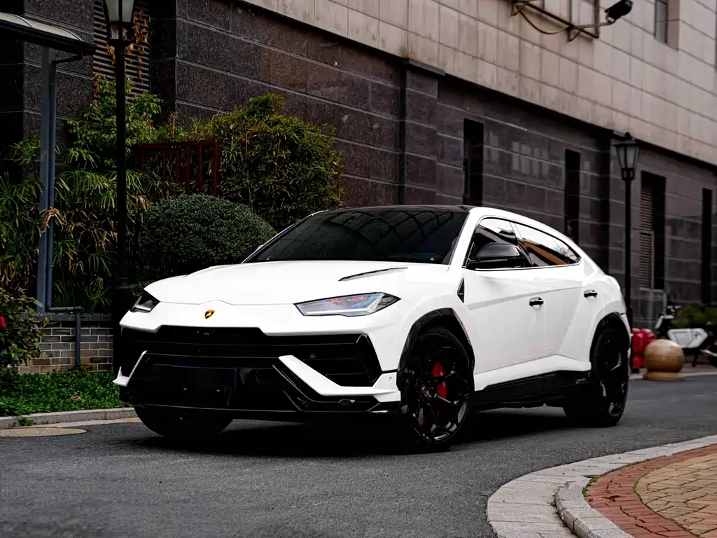 Lamborghini Urus 2023 — фото 1