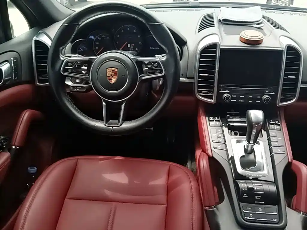 Porsche Cayenne 2017 — фото 17