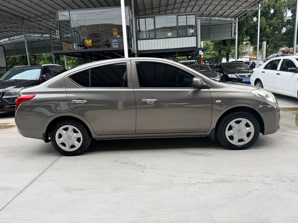 Nissan Sunny 2012 — фото 4