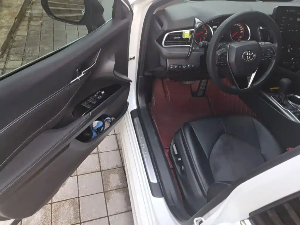 Toyota Camry 2022 — фото 16