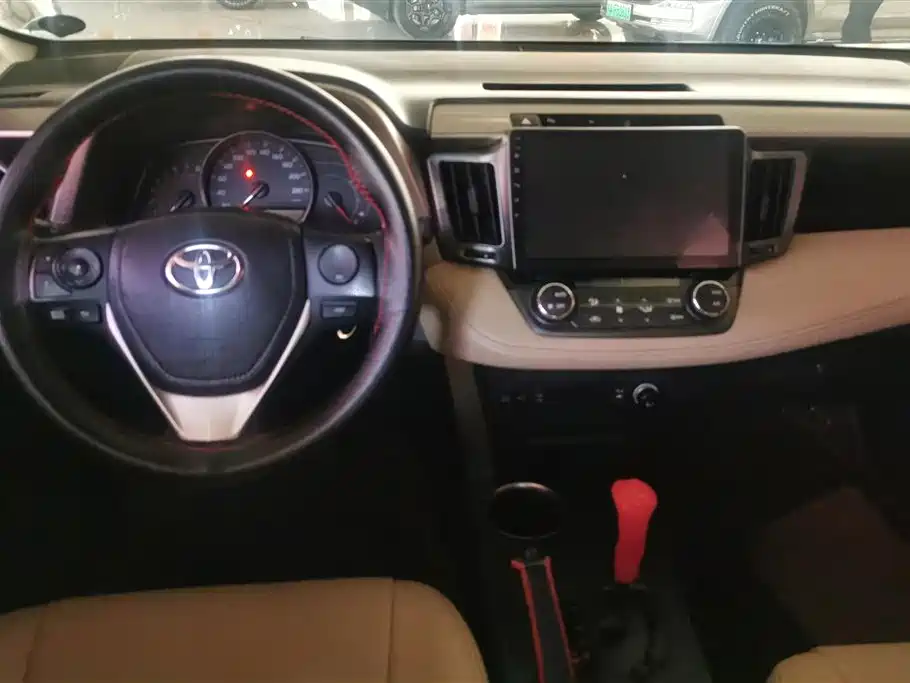 Toyota RAV4 2015 — фото 12