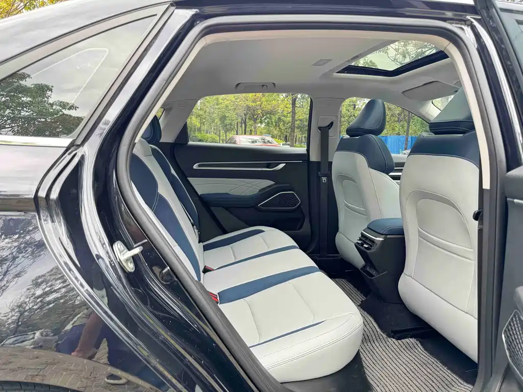 Geely Emgrand 2022 — фото 11