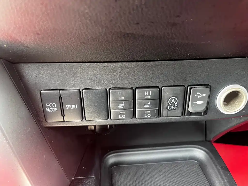 Toyota RAV4 2017 — фото 13
