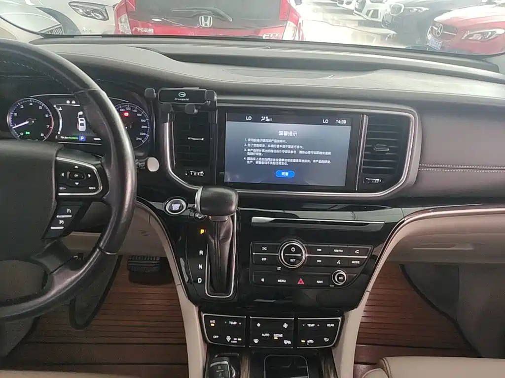 GAC Motor Trumpchi M8 2018 — фото 13