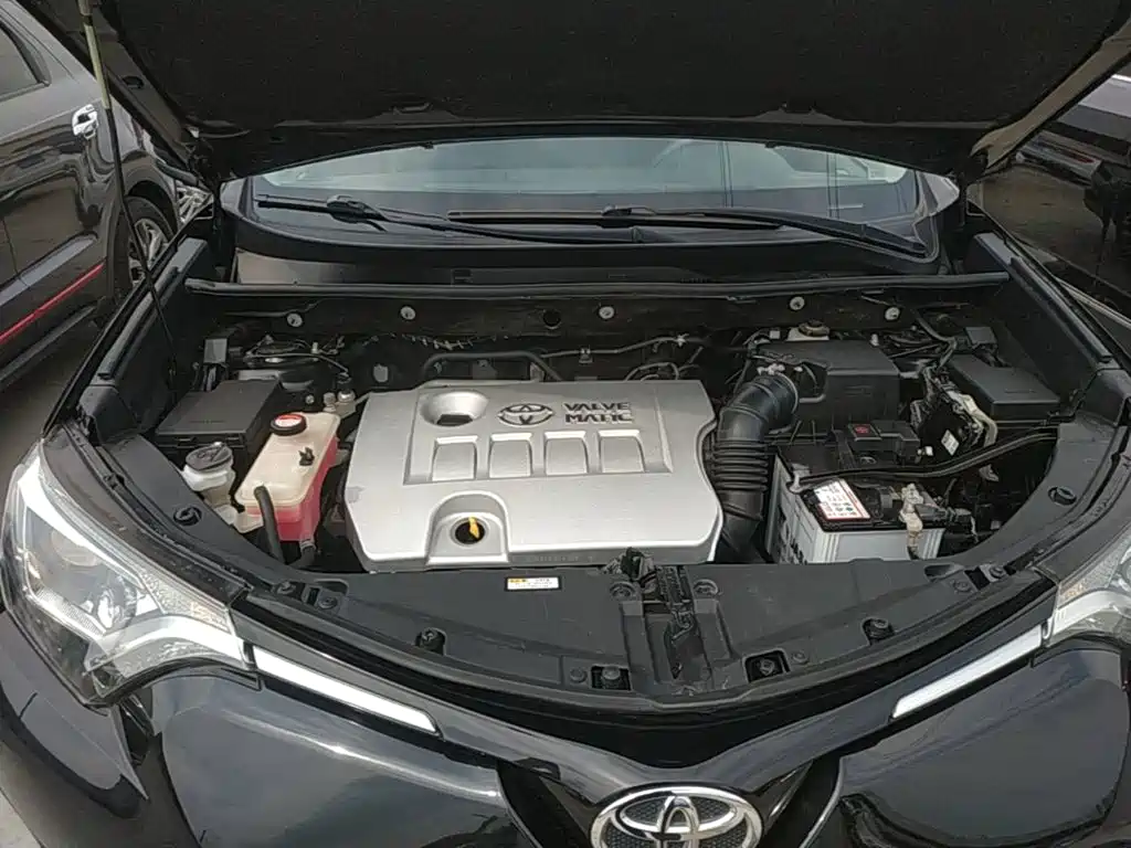 Toyota RAV4 2018 — фото 20